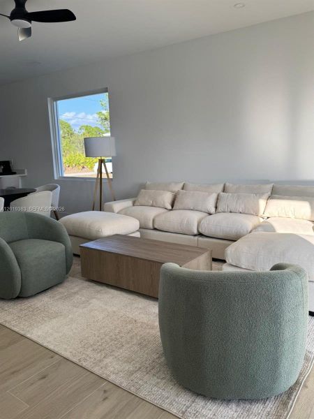 It is being sold unfurnished; the furnishings are shown for visualization purposes only. It is being sold unfurnished; the furnishings are shown for visualization purposes only.