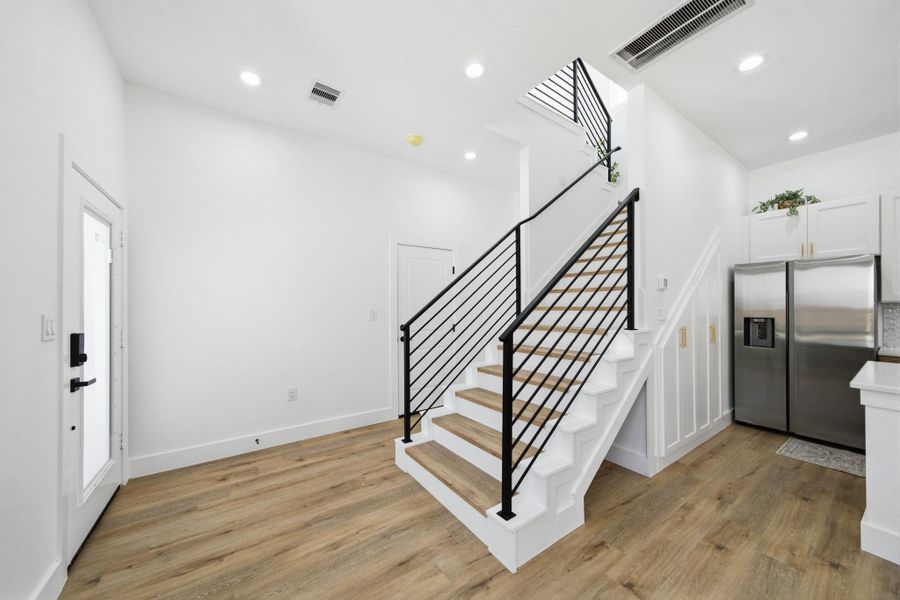 Spacious, unfurnished interior of a new home in , Houston (Image 21).