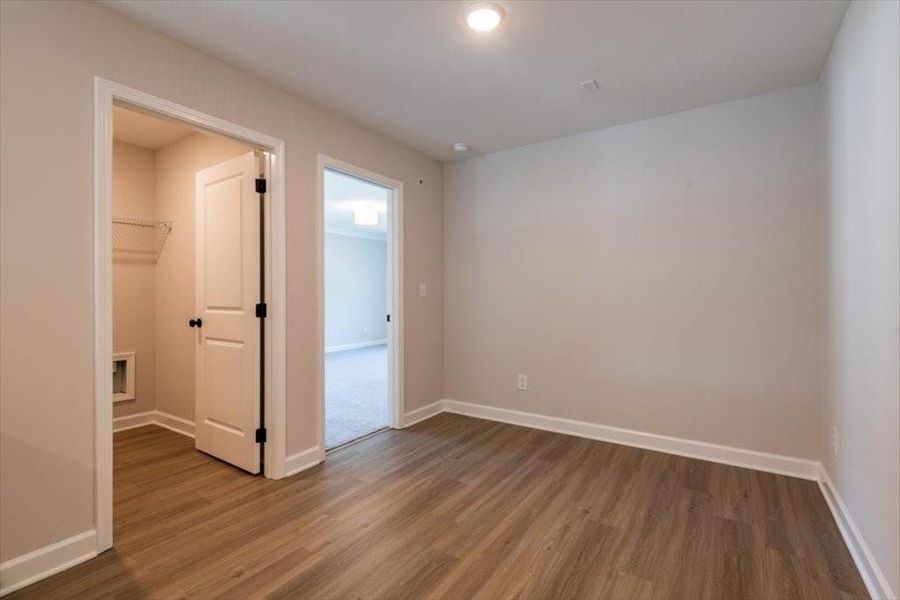 Spacious, unfurnished interior of a new home in Cherokee Township, Acworth (Image 33).