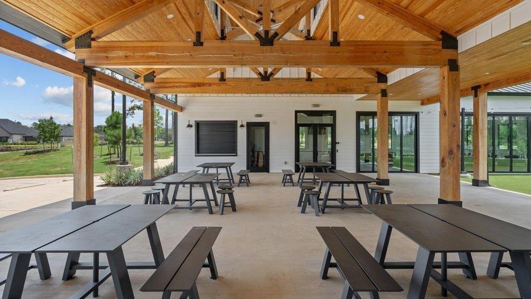 Furnished interior view inside a new home in Silverthorne, Conroe (Image 8).