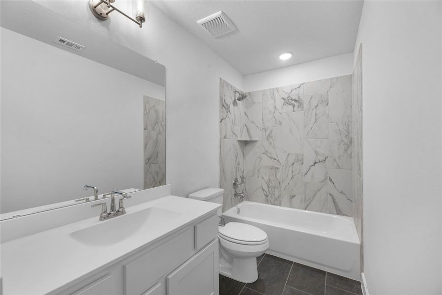 Furnished interior view inside a new home in Lago Mar, Texas City (Image 10).