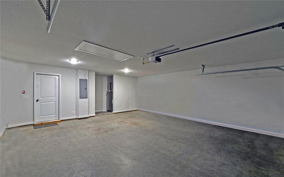 Spacious, unfurnished interior of a new home in , Hartwell (Image 23).