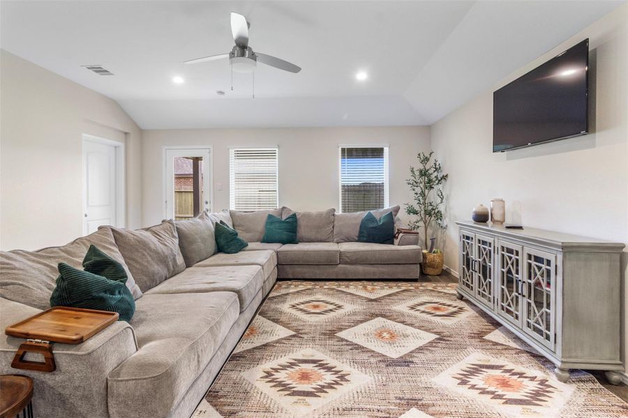 Image 13 of a home in River Ranch Meadows. Image 13 of a home in River Ranch Meadows.