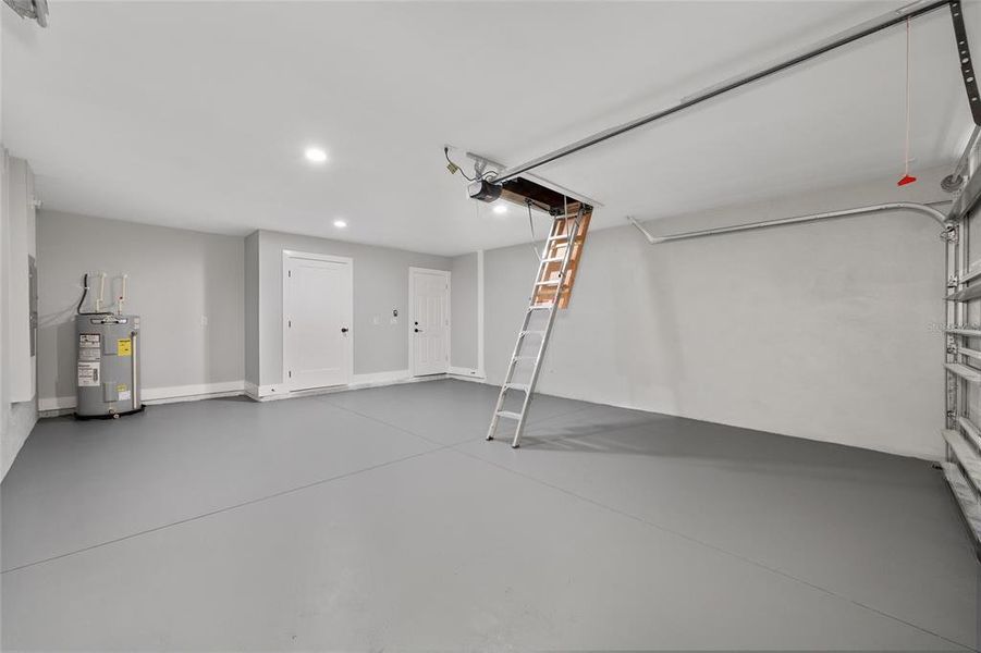 Spacious, unfurnished interior of a new home in , Ocklawaha (Image 39).