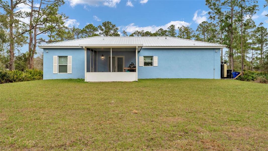 Exterior details and patio area of a home in , Sebring (Image 24).