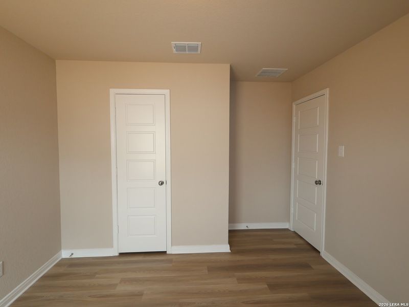 Spacious, unfurnished interior of a new home in Hickory Ridge, Elmendorf (Image 26).