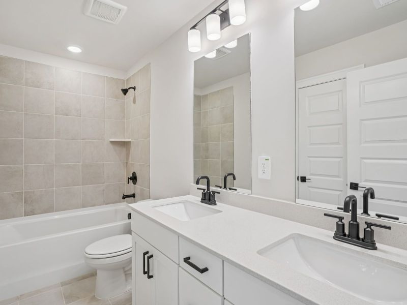 The Lexington floorplan with the Elegant Minimalism Linen interior package.