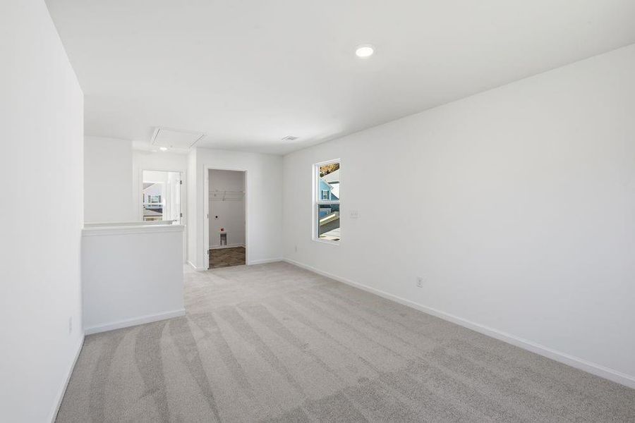 Spacious, unfurnished interior of a new home in Falls Creek, Flowery Branch (Image 22).