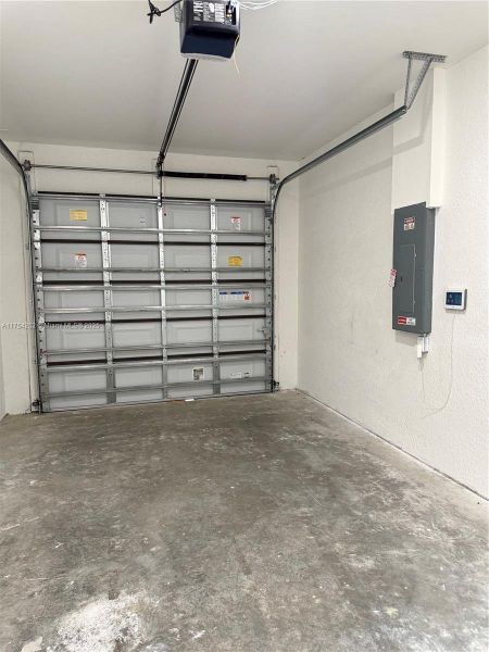 Spacious, unfurnished interior of a new home in , Punta Gorda (Image 39).