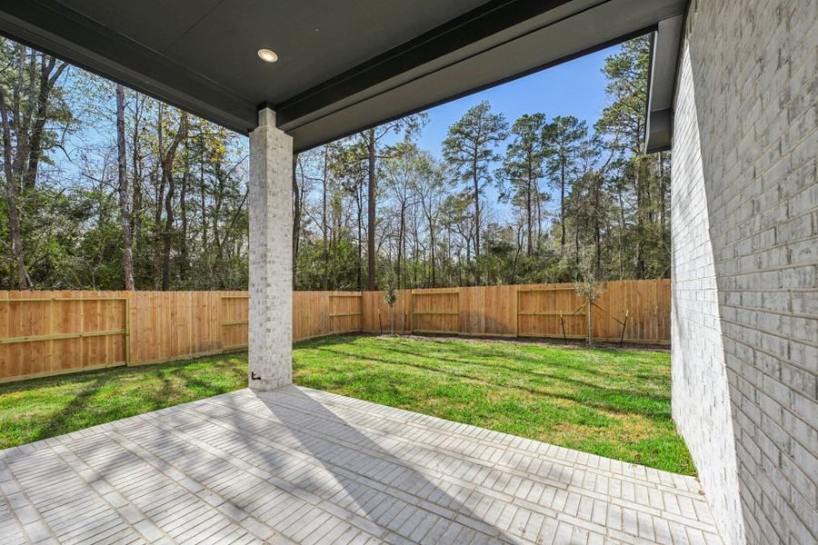 Exterior details and patio area of a home in The Woodlands Hills, Willis (Image 4).