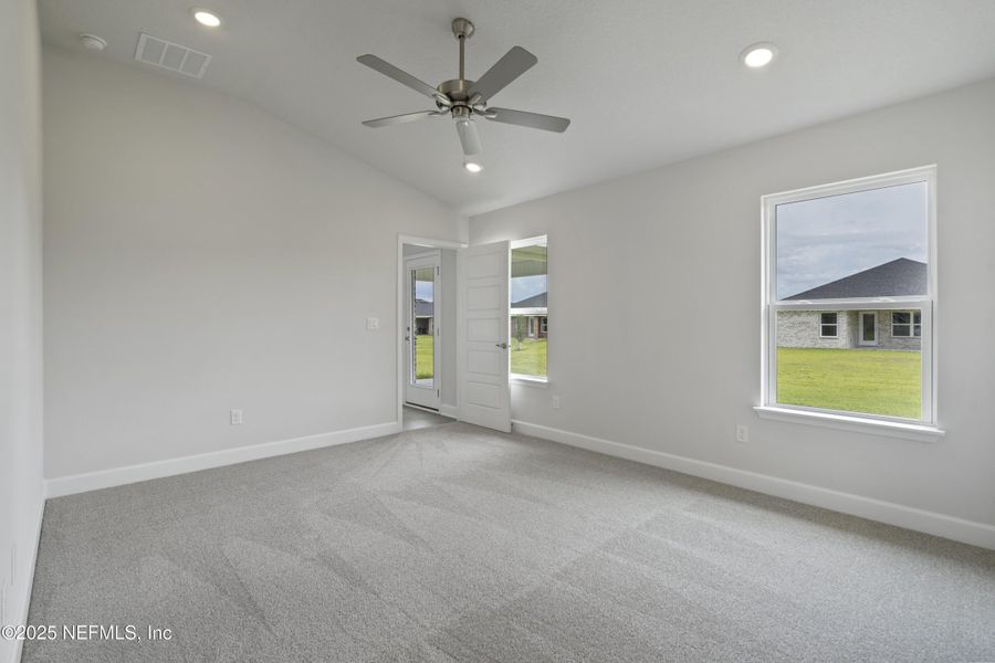 Spacious, unfurnished interior of a new home in Shadow Crest at Rolling Hills, Green Cove Springs (Image 20).