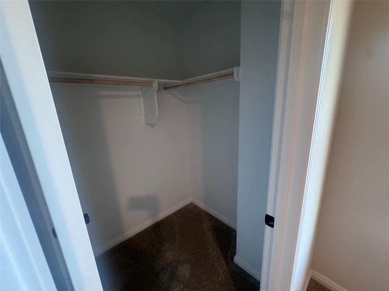 Spacious, unfurnished interior of a new home in Rolling Glen, Hutto (Image 23).