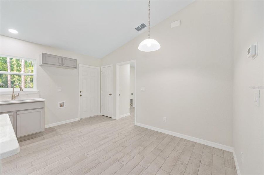 Spacious, unfurnished interior of a new home in , Ocala (Image 14).