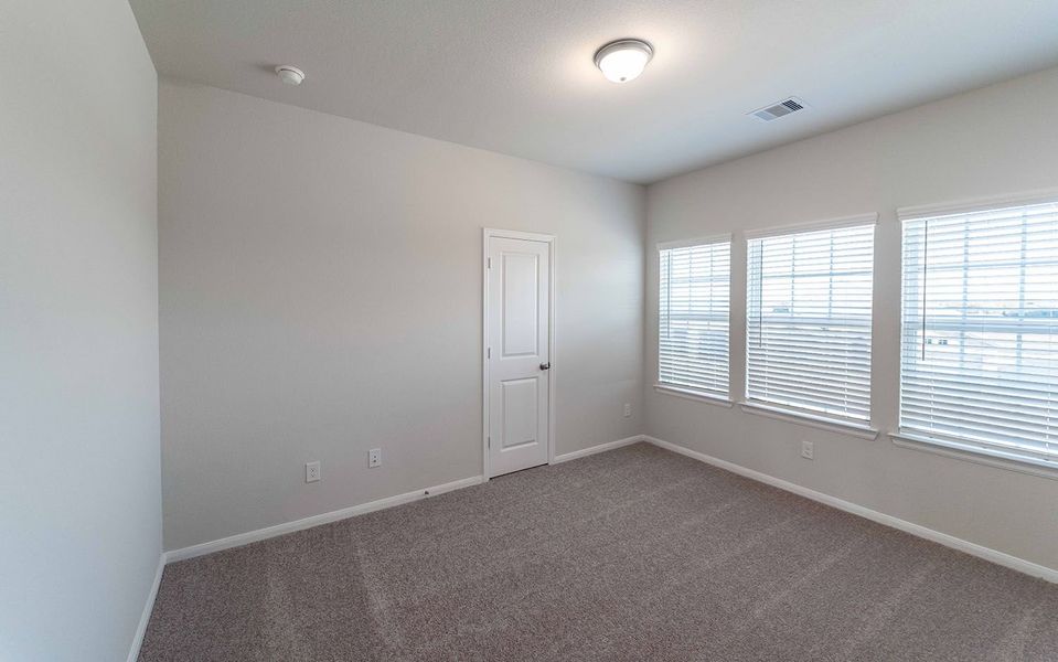 Spacious, unfurnished interior of a new home in River Ranch Meadows, Dayton (Image 17).