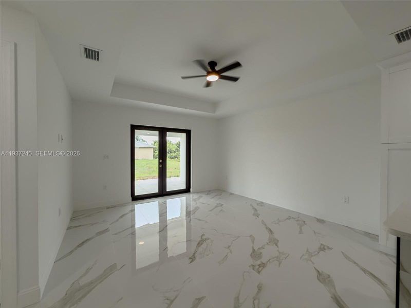 Spacious, unfurnished interior of a new home in , Lehigh Acres (Image 18).