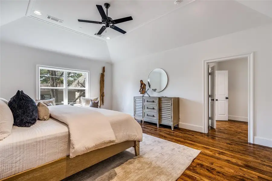Furnished interior view inside a new home in , Dallas (Image 7).