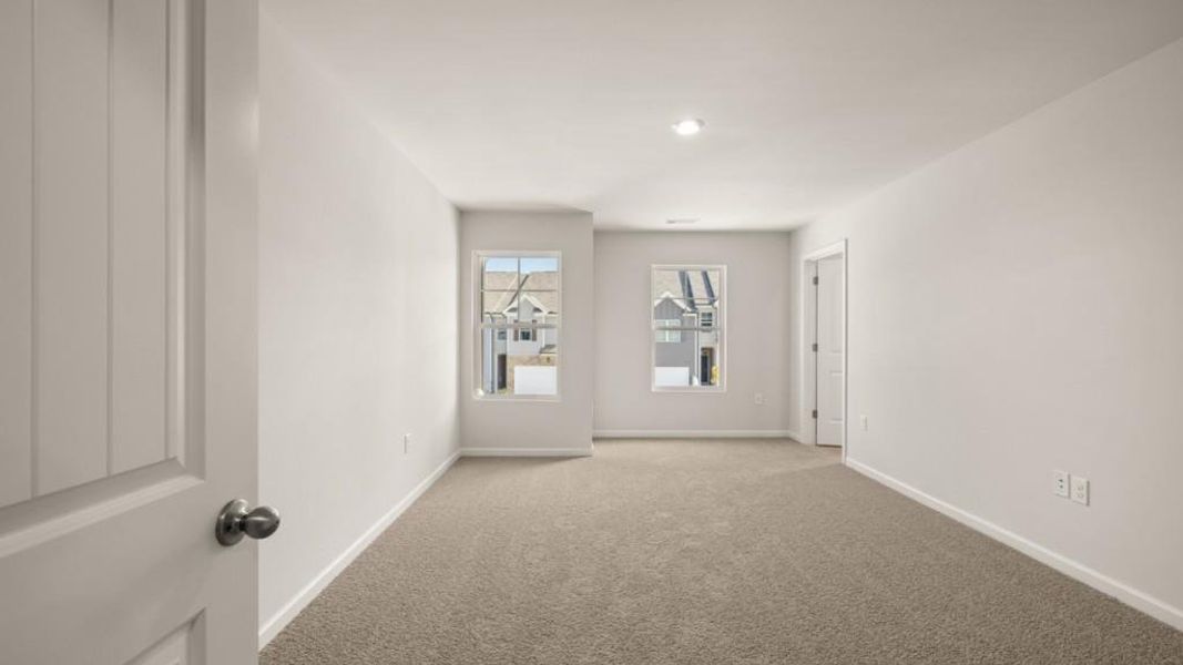 Spacious, unfurnished interior of a new home in Falcon Landing Townhomes, Gainesville (Image 9).