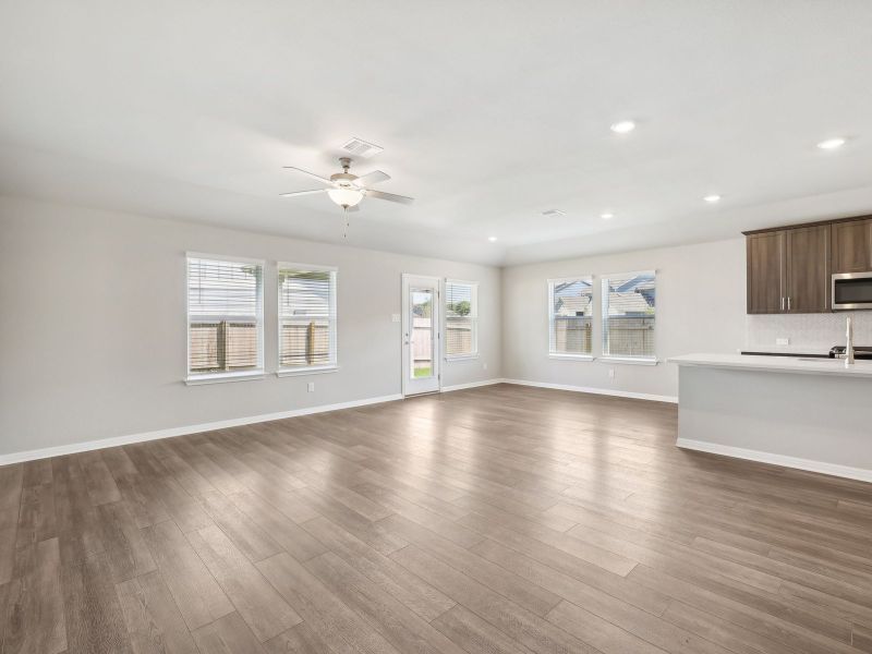 Spacious, unfurnished interior of a new home in Riverbend at Double Eagle - Boulevard Collection, Cedar Creek (Image 7).
