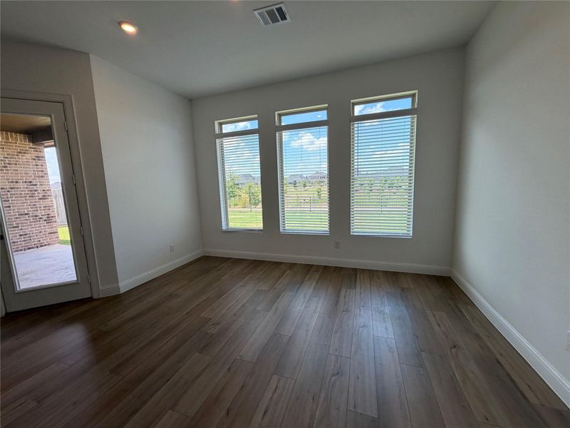Spacious, unfurnished interior of a new home in Cross Creek West, Fulshear (Image 38).