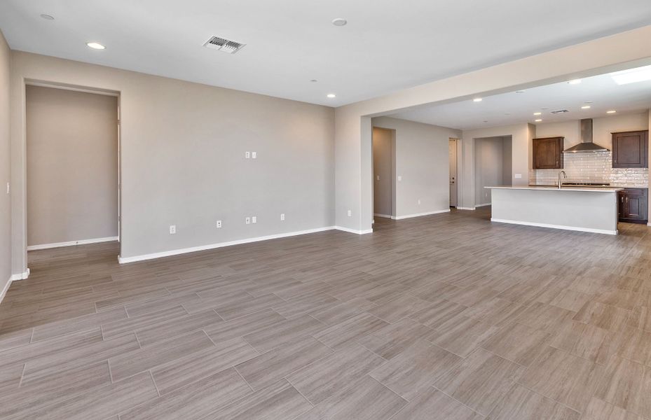 Spacious, unfurnished interior of a new home in Vistoso Canyon Estates, Oro Valley (Image 15). Spacious, unfurnished interior of a new home in Vistoso Canyon Estates, Oro Valley (Image 15).