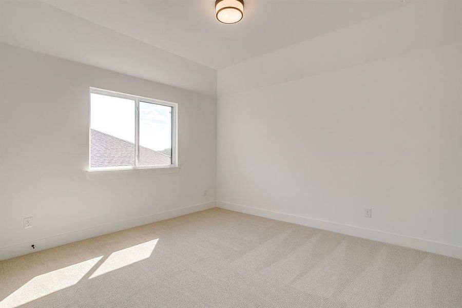 Spacious, unfurnished interior of a new home in Pecan Grove, Burleson (Image 26).