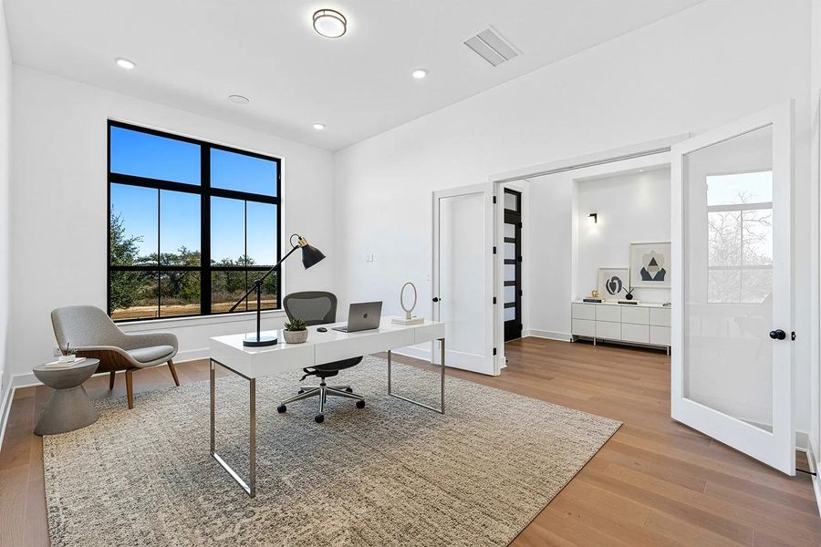 Lynmar II E Home office