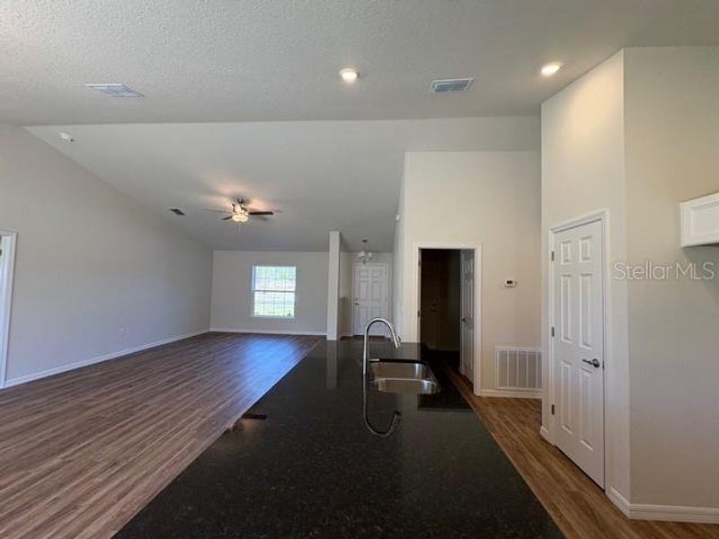 Spacious, unfurnished interior of a new home in , Ocala (Image 11).