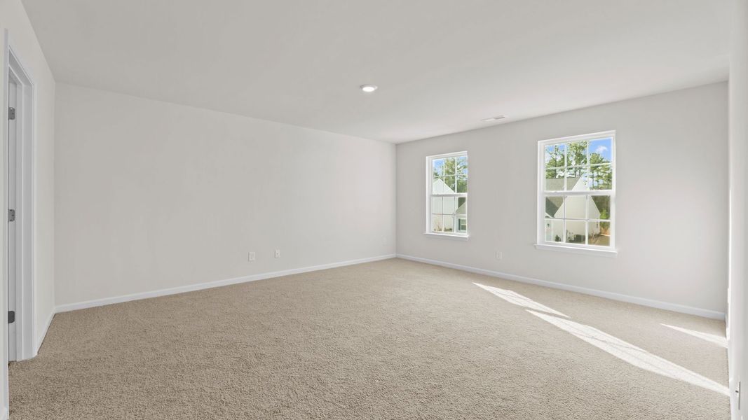 Spacious, unfurnished interior of a new home in West New Bern, New Bern (Image 19).