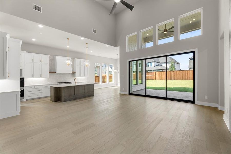 09. 4512 Meander - Family