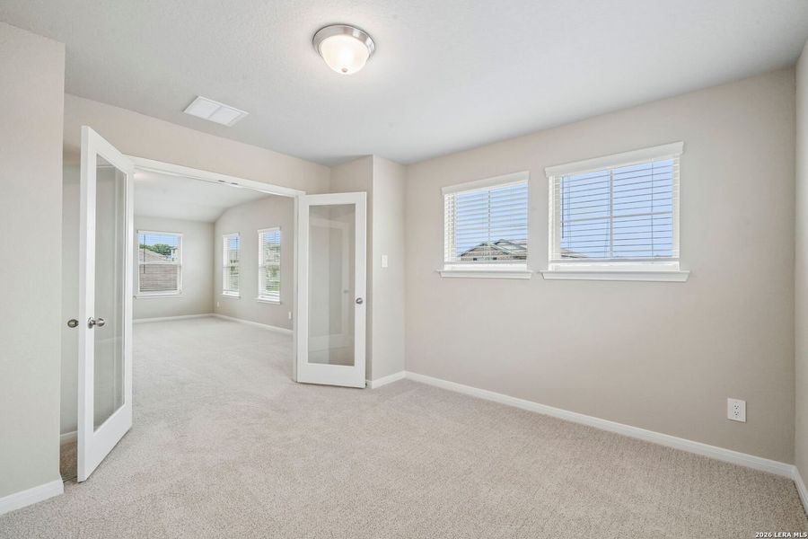 Spacious, unfurnished interior of a new home in Royal Crest, San Antonio (Image 35).