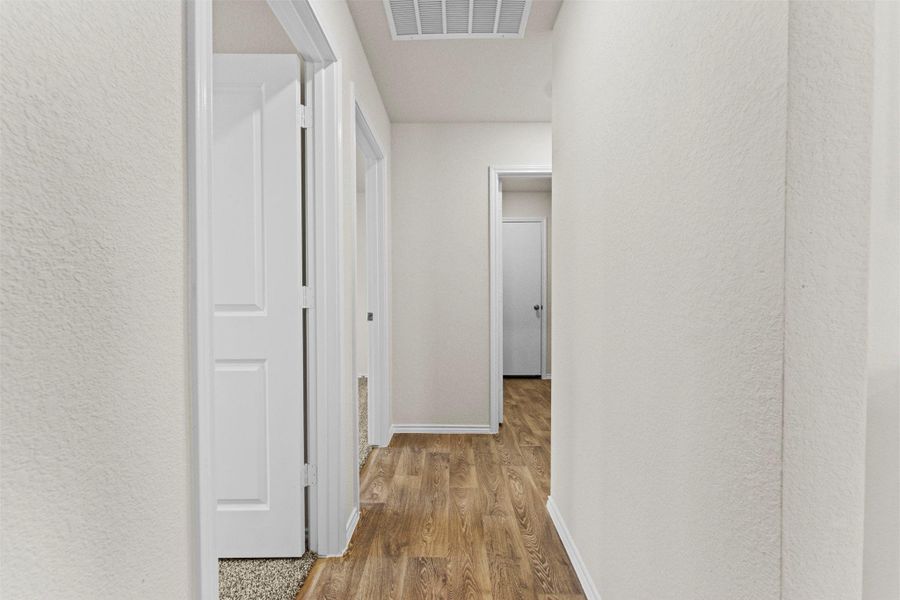 Spacious, unfurnished interior of a new home in Ladera, Luling (Image 17).