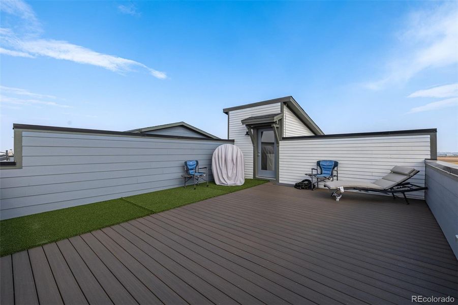 Front exterior of a new home in , Broomfield, CO, highlighting curb appeal (Image 22).