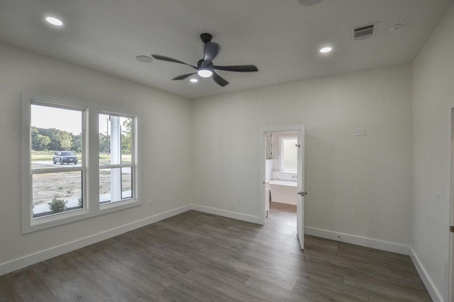 Spacious, unfurnished interior of a new home in , Malakoff (Image 16). Spacious, unfurnished interior of a new home in , Malakoff (Image 16).