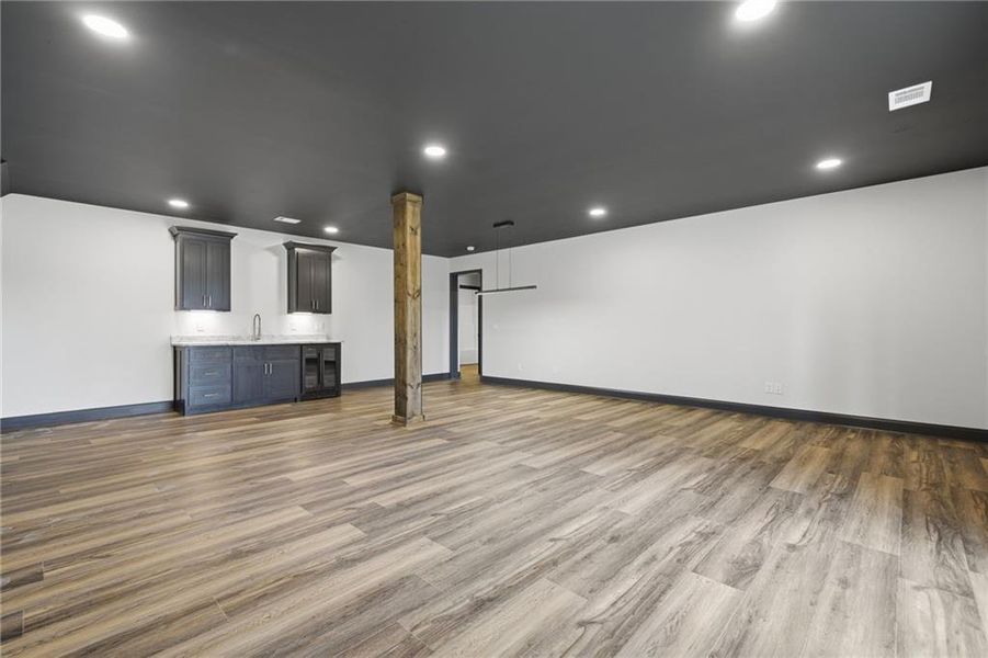 Spacious, unfurnished interior of a new home in , Jasper (Image 25).