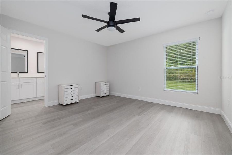 Spacious, unfurnished interior of a new home in , Orange City (Image 13).