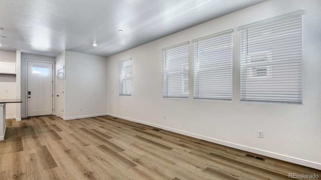 Spacious, unfurnished interior of a new home in Arcadia, Denver (Image 21).