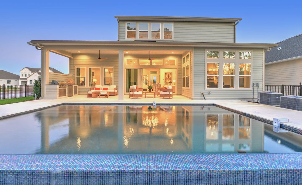 Exterior details and patio area of a home in Seven Pines, Jacksonville (Image 27).