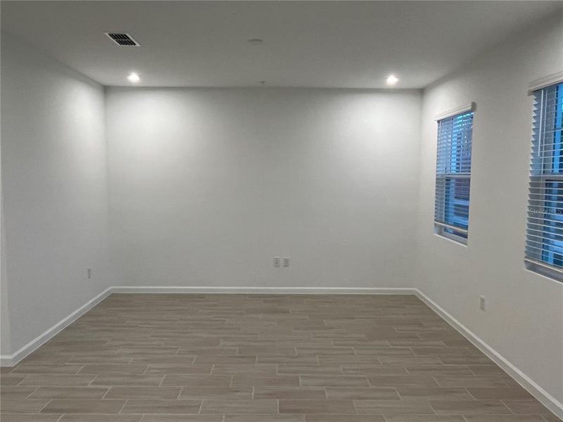 Spacious, unfurnished interior of a new home in Meridian Parks, Orlando (Image 18).