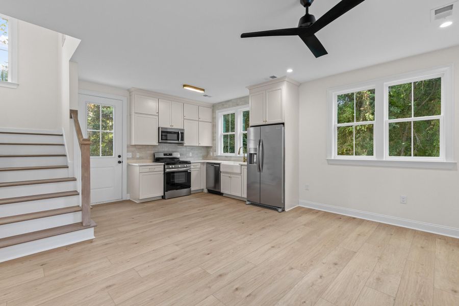 Spacious, unfurnished interior of a new home in , Charleston (Image 17).