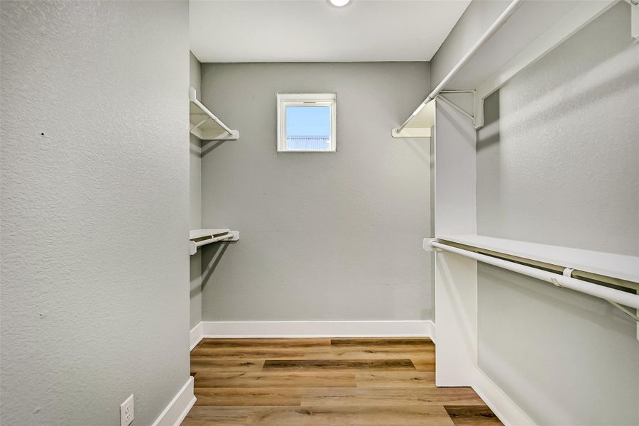 Spacious, unfurnished interior of a new home in , Galveston (Image 20).