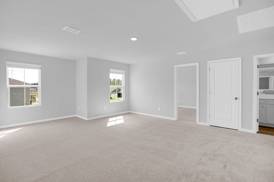Spacious, unfurnished interior of a new home in Bradford Pointe, Summerville (Image 38).