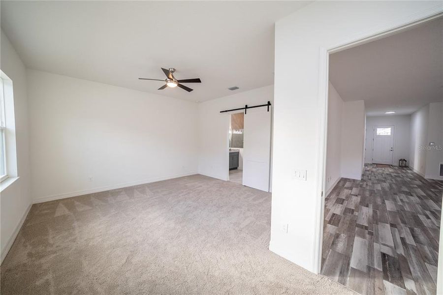Spacious, unfurnished interior of a new home in , Ocala (Image 15).