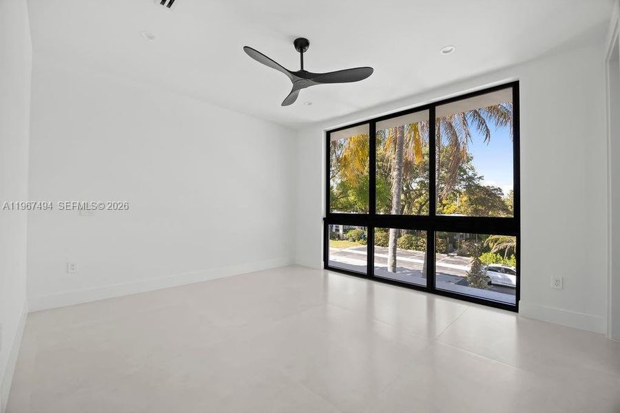 Spacious, unfurnished interior of a new home in , Fort Lauderdale (Image 40).