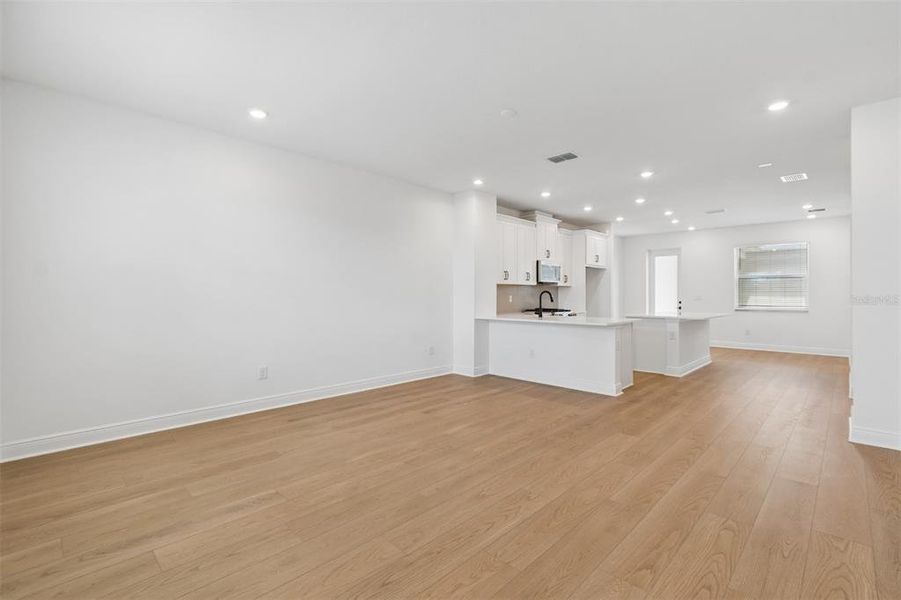 Spacious, unfurnished interior of a new home in SeaFlower, Bradenton (Image 17).