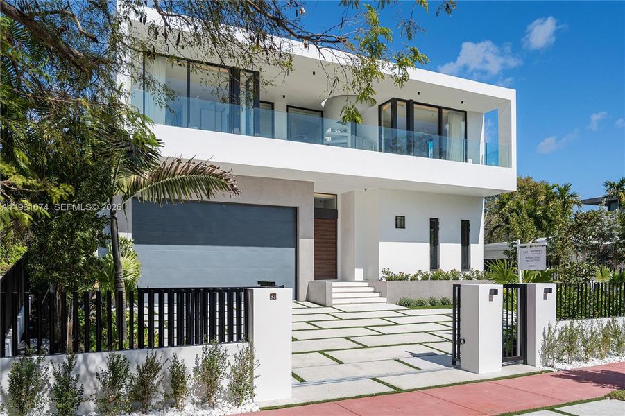 Front exterior of a new home in , Miami Beach, FL, highlighting curb appeal (Image 28).