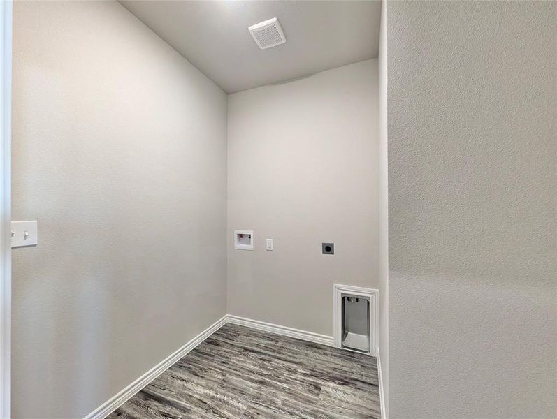 Spacious, unfurnished interior of a new home in , Mabank (Image 18).