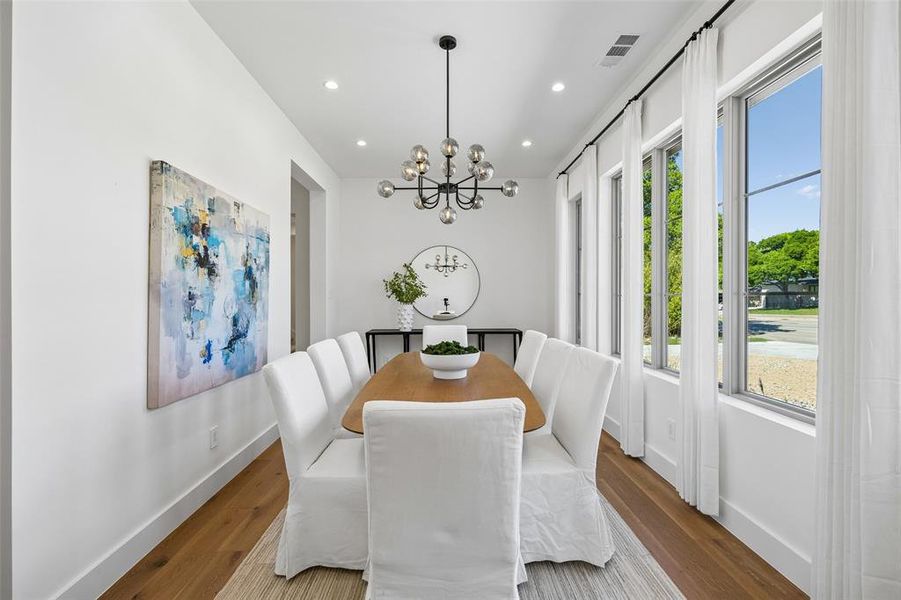 Furnished interior view inside a new home in , Dallas (Image 19). Furnished interior view inside a new home in , Dallas (Image 19).
