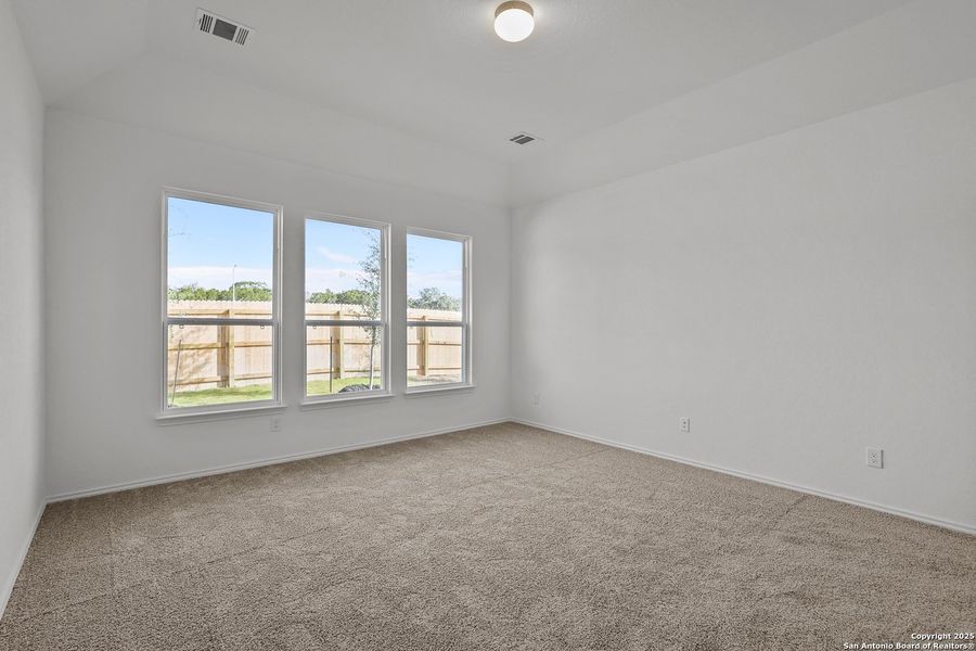 Spacious, unfurnished interior of a new home in Davis Ranch, San Antonio (Image 15).