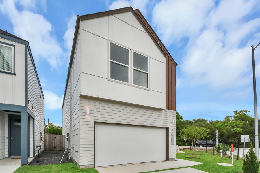 Front exterior of a new home in Cay Landing, Houston, TX, highlighting curb appeal (Image 23).