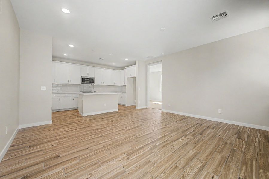 Spacious, unfurnished interior of a new home in Mira Vista at Victory, Buckeye (Image 5).